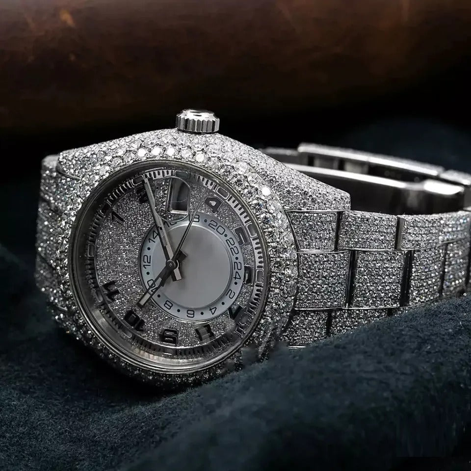 EXQUISITE 42MM SILVER DIAL WATCH